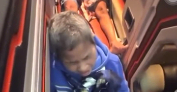 Xác minh clip ‘người mẹ già khóc nức nở trên xe khách vì bị bỏ rơi’