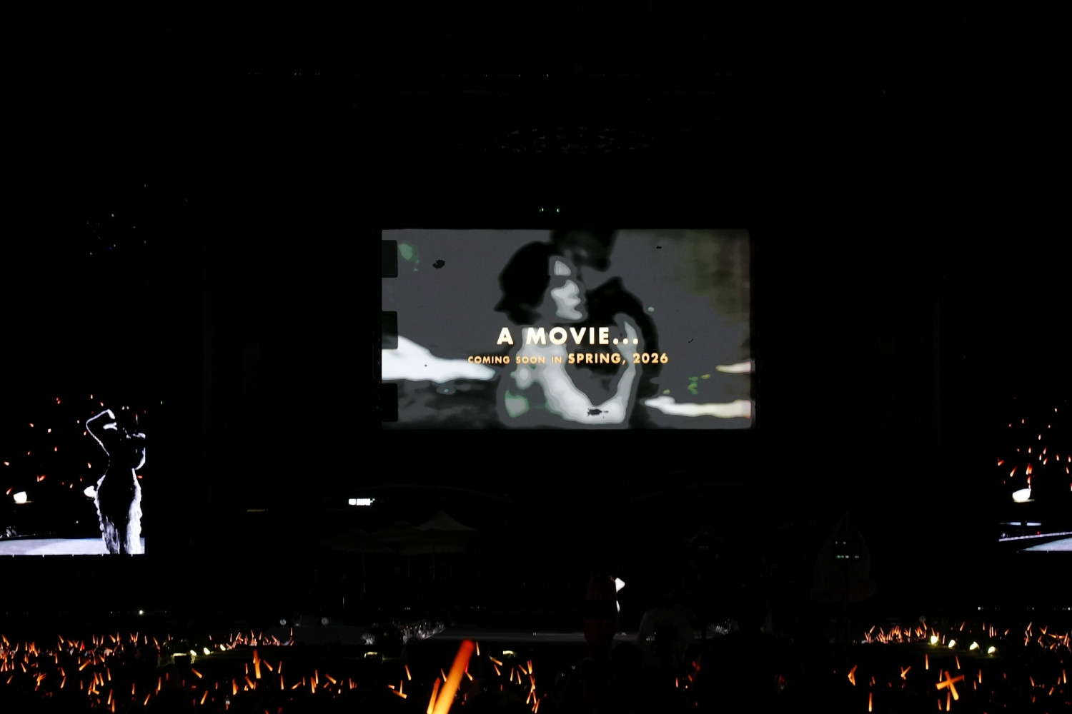 Người đàn ông bí ẩn được Mỹ Tâm công khai giữa liveshow 40 nghìn người