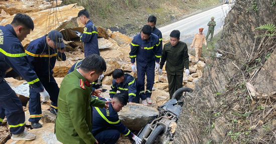 Sạt lở Quốc lộ 6 qua Phú Thọ: 3 người bị vùi lấp, đã tìm thấy 2 thi thể