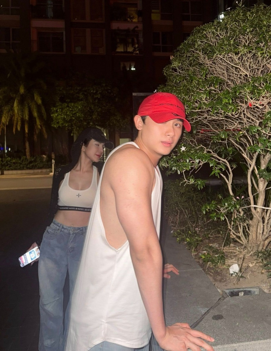 Người mẫu Phạm Kiên lên tiếng về vóc dáng khác lạ