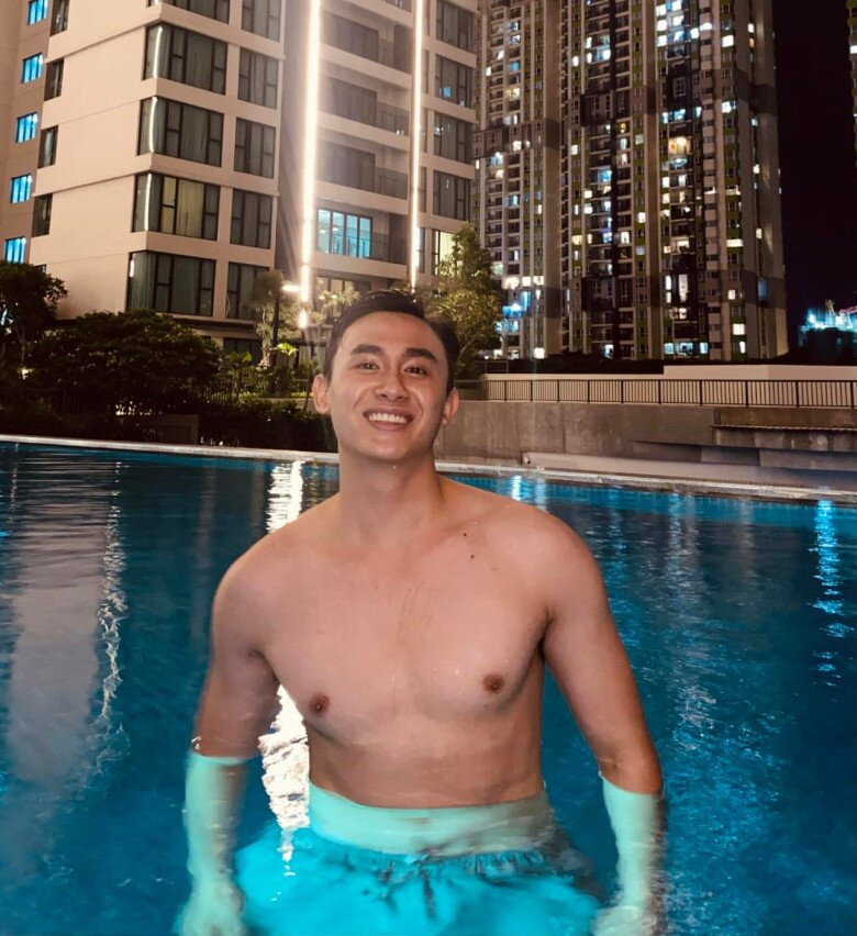 Người mẫu Phạm Kiên lên tiếng về vóc dáng khác lạ