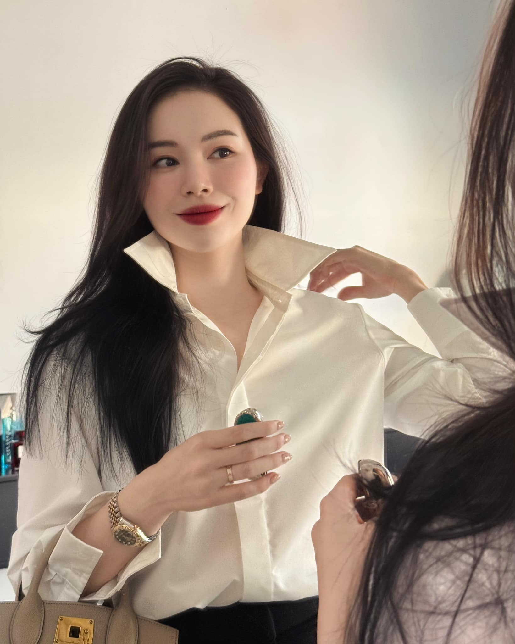 Bóc giá chiếc túi hàng hiệu của Linh Rin trong đám cưới con gái tỉ phú Johnathan Hạnh Nguyễn - Ảnh 5.