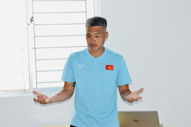 Vợ chồng Công Vinh  Thủy Tiên hiếm hoi lộ diện