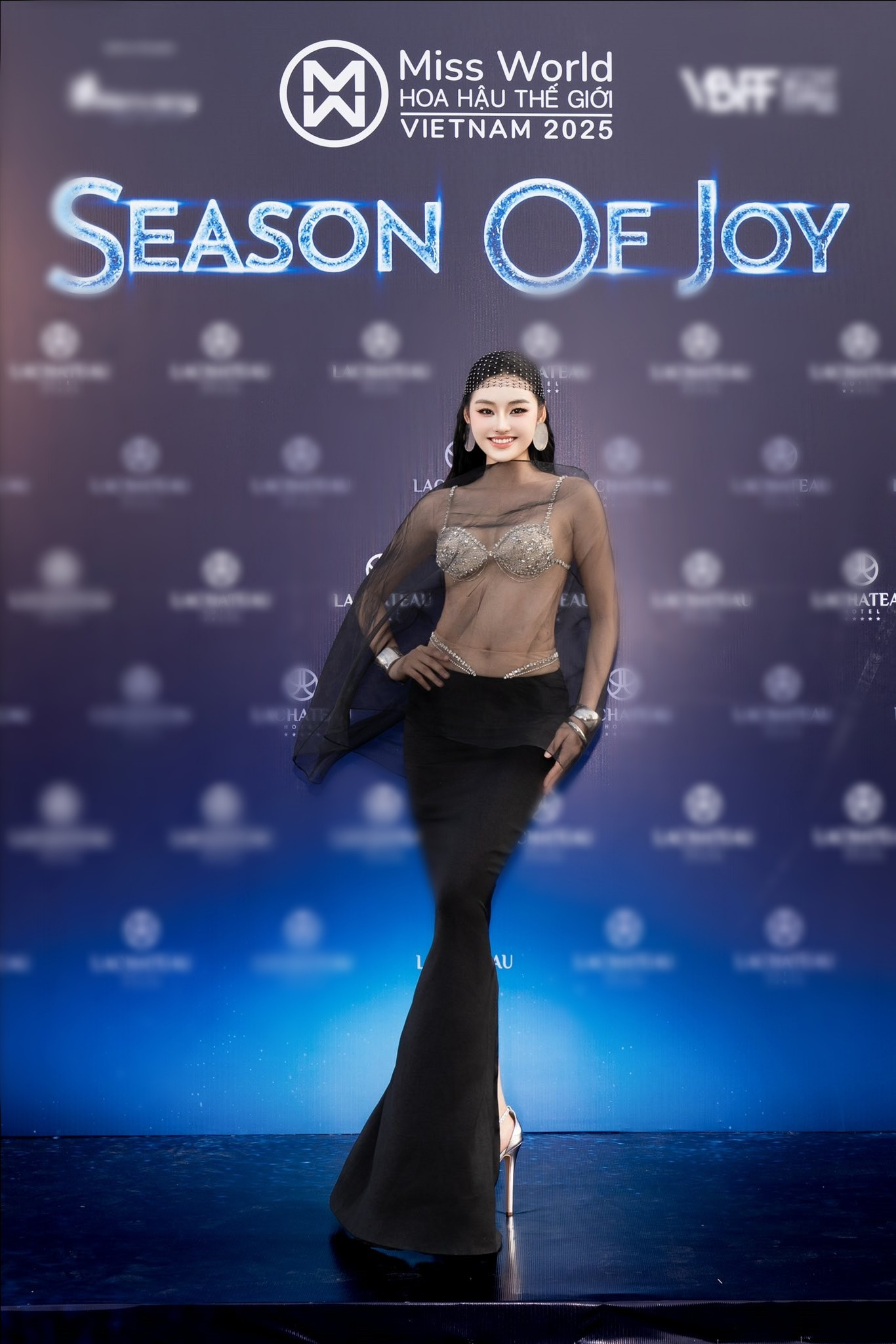 Hoa hậu Yến Nhi lên đồ gợi cảm nhất từ trước đến nay