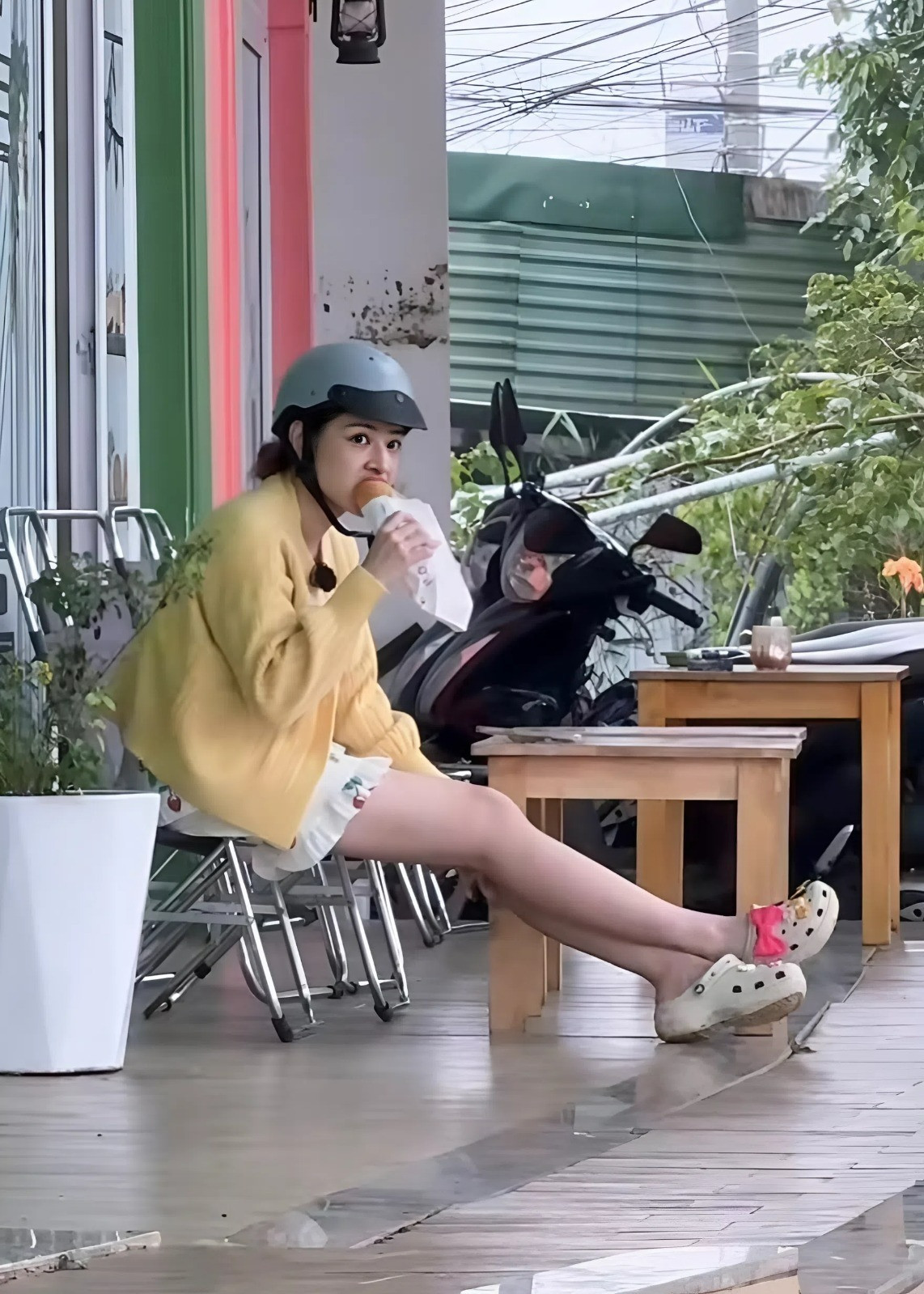 Chi Pu lần nào xuất hiện với mặt mộc đều gây sốt