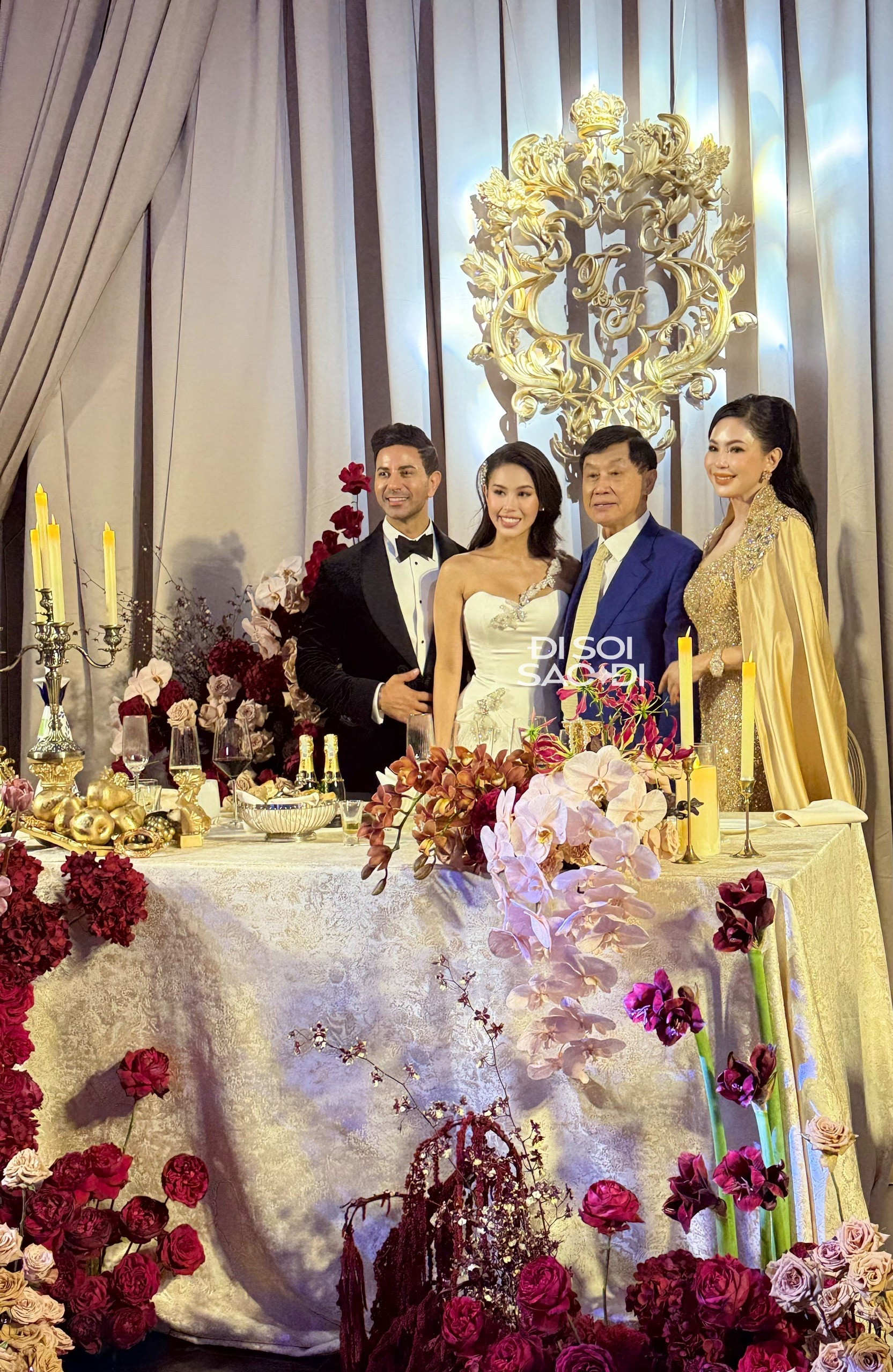 Cận nhan sắc thật của vợ tỷ phú Johnathan Hạnh Nguyễn