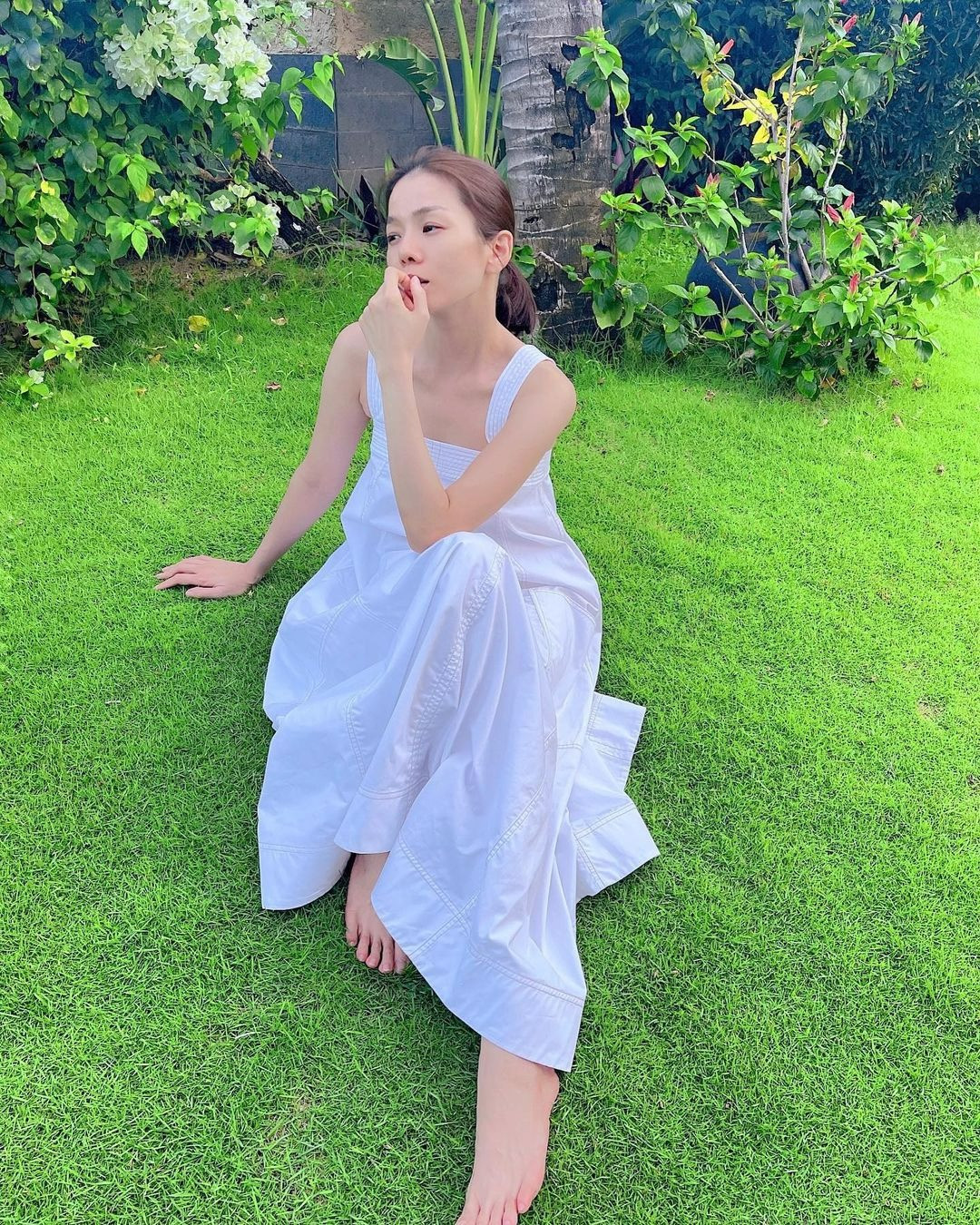 Lệ Quyên giàu ú ụ vẫn chăm diện váy áo bình dân