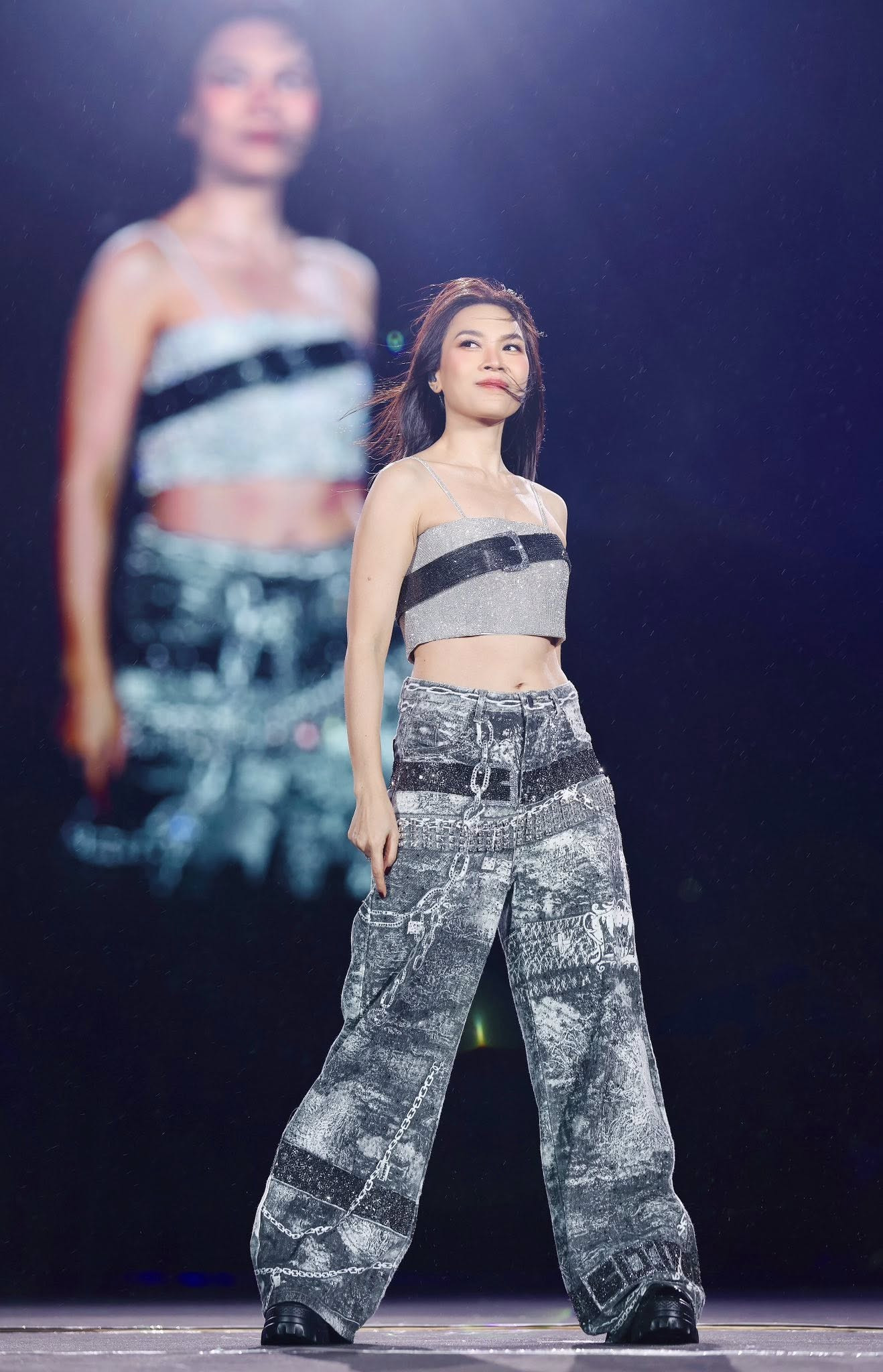 Mỹ Tâm hiếm hoi diện đồ xuyên thấu - Ảnh 6.