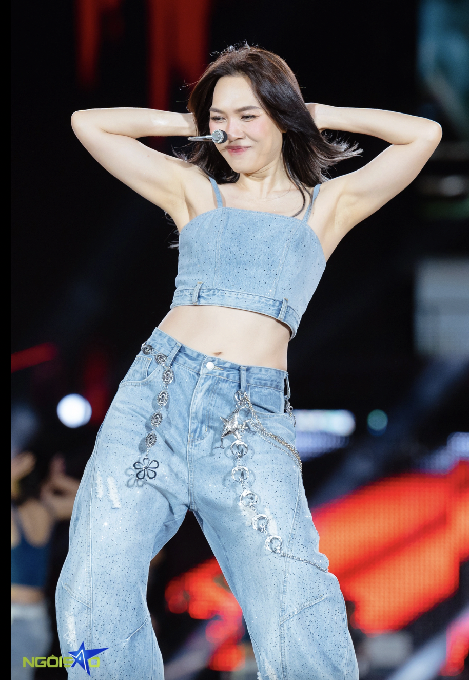 Mỹ Tâm hiếm hoi diện đồ xuyên thấu - Ảnh 7.