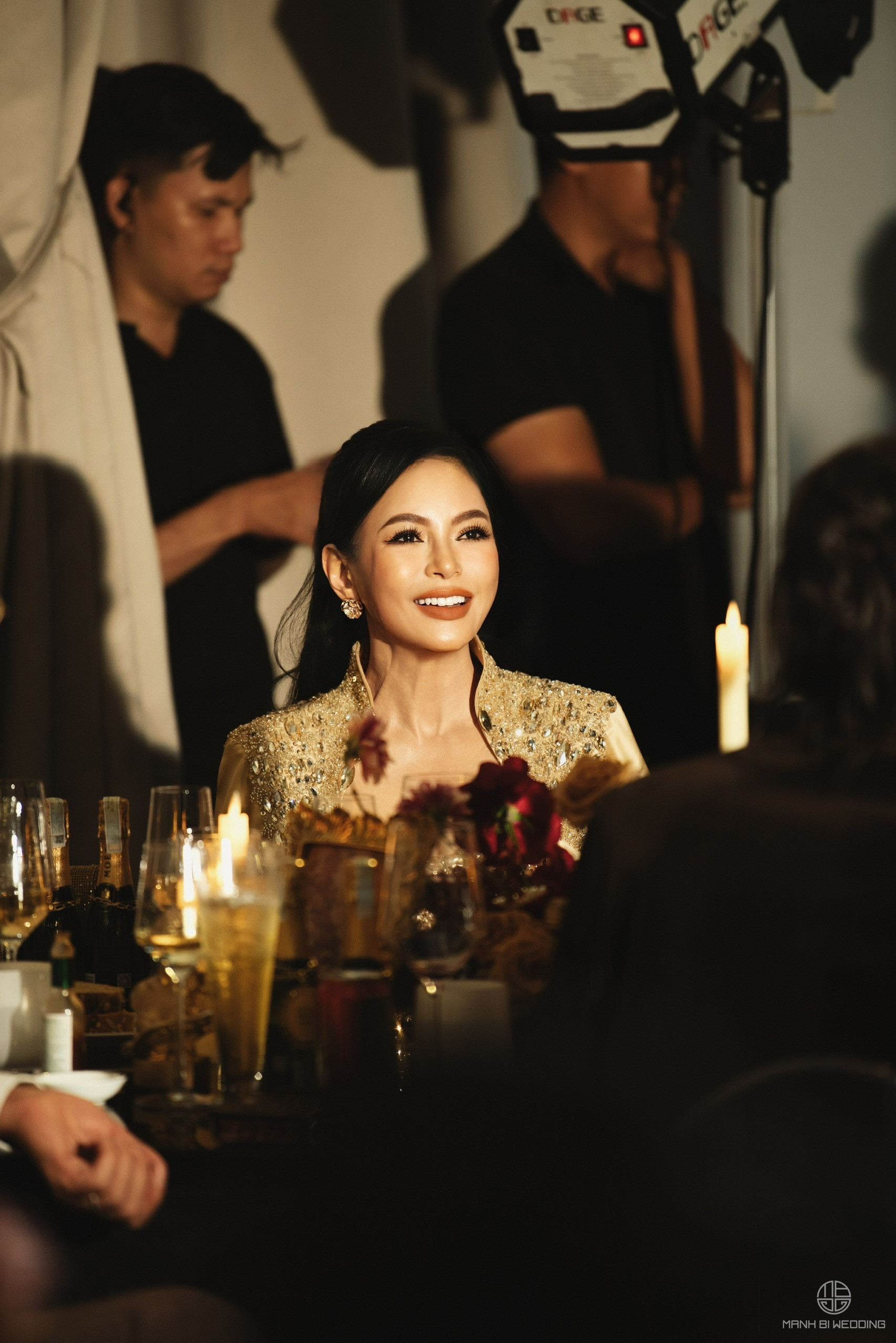 Điều đặc biệt mẹ tỷ phú làm trong đám cưới Tiên Nguyễn