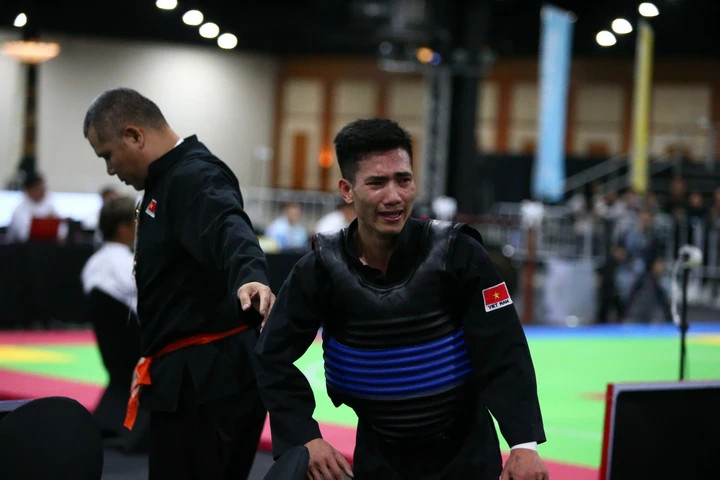 Vũ Văn Kiên bật khóc vì bị xử ép.