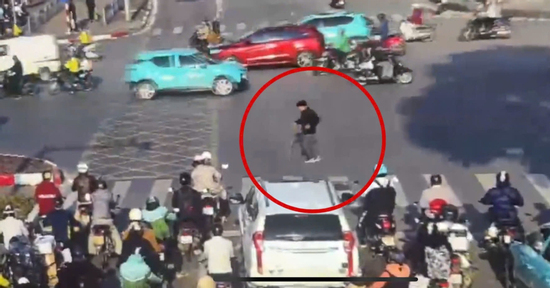 Cảnh sát trích xuất camera AI, giúp truy vết, tìm người đàn ông đi lạc ở Hà Nội