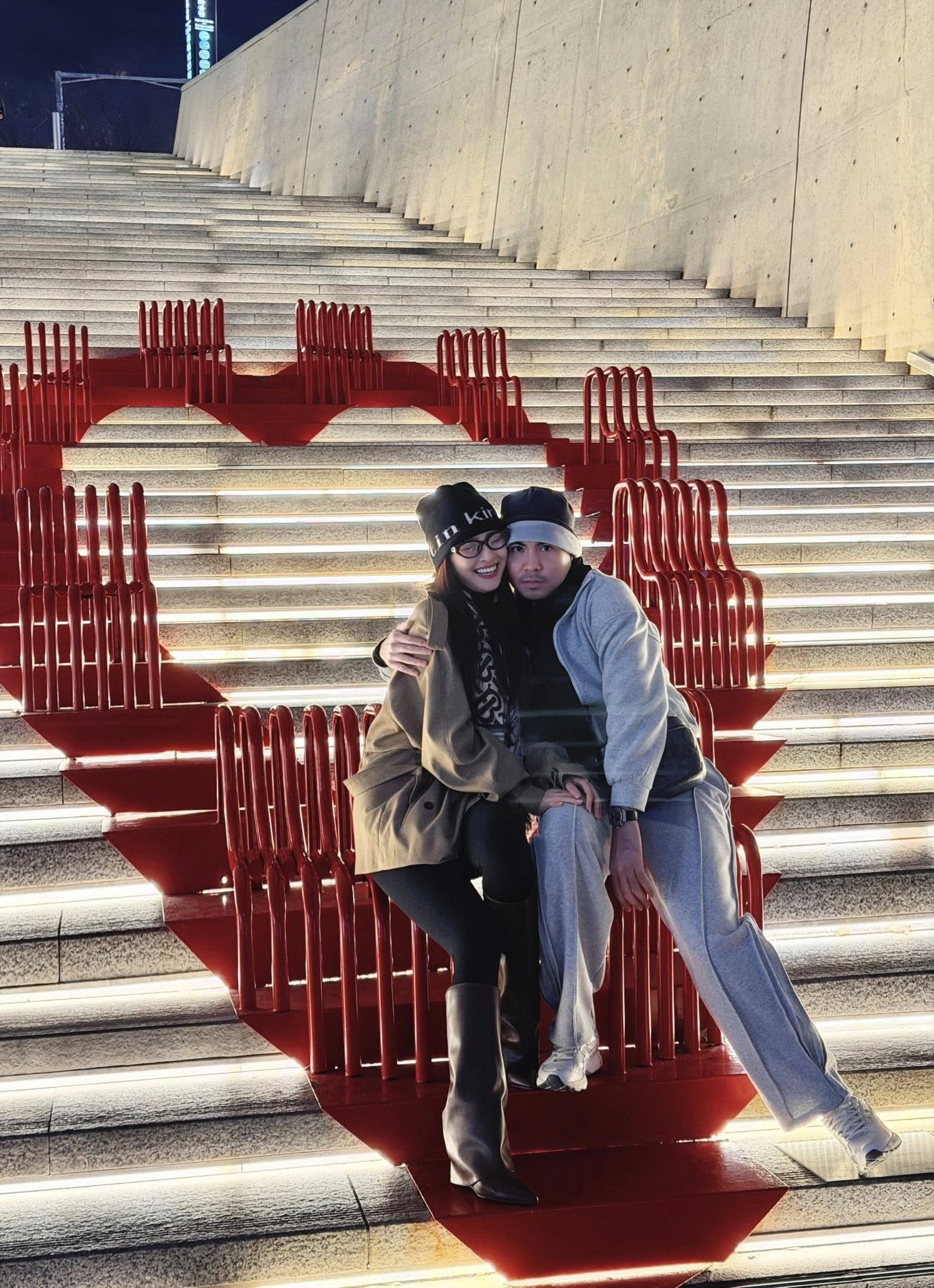 Cầu thủ Đức Huy cầu hôn MC Huyền Trang trong chuyến du lịch Hàn Quốc - Ảnh 4.