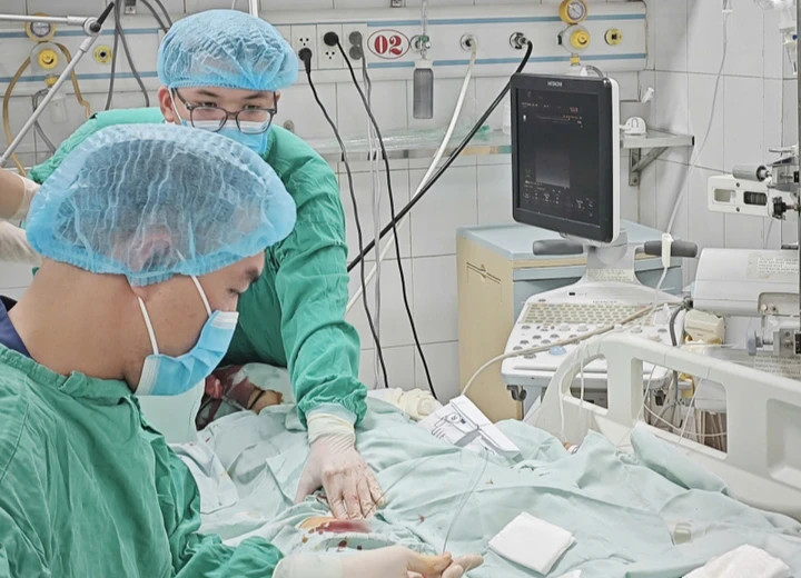 Cấp cứu khẩn trương nữ bệnh nhân bị sốc phản vệ sau ăn bún ngan.