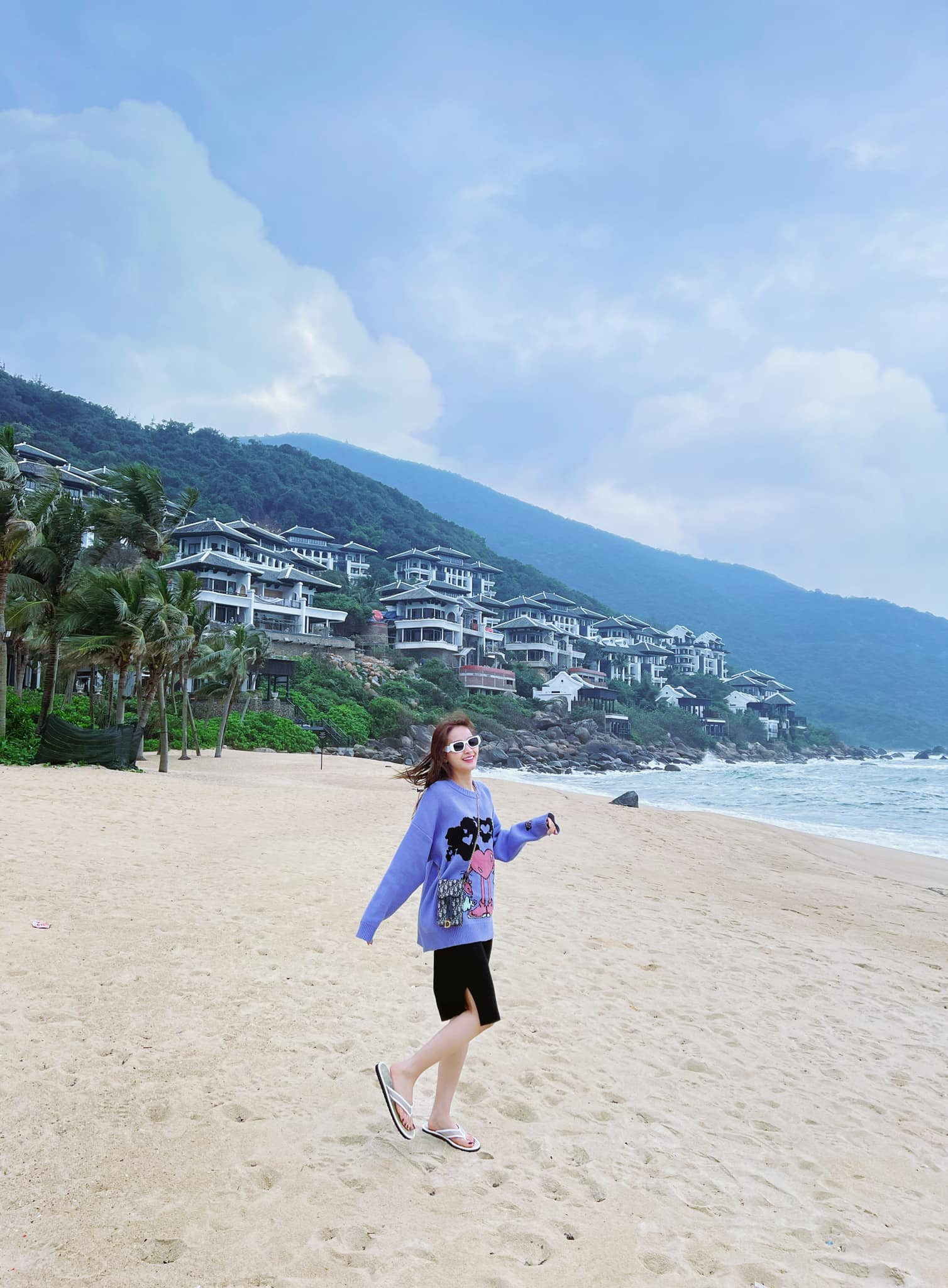 MC Huyền Trang Mù Tạt vừa nhận lời cầu hôn của danh thủ Đức Huy có gu thời trang đời thực ra sao? - Ảnh 15.