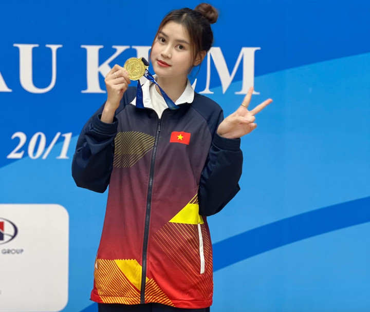 Những thông tin về SEA Games 33 đang tạo sức nóng trên mạng xã hội khi nhiều vận động viên gây ấn tượng với thành tích và diện mạo nổi bật. Trong đó, Ngô Thị Hương - kiếm thủ sinh năm 2001 thu hút nhờ ngoại hình nổi bật, đôi chân dài như người mẫu.