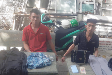 Bắt giữ 2 kẻ cướp kề dao vào cổ phụ nữ uy hiếp 'đưa tiền đây'