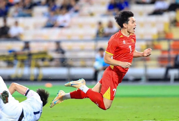 Bùng nổ cảm xúc SEA Games, ngắm trọn khoảnh khắc U22 Việt Nam thi đấu cực kiên cường trước Thái Lan