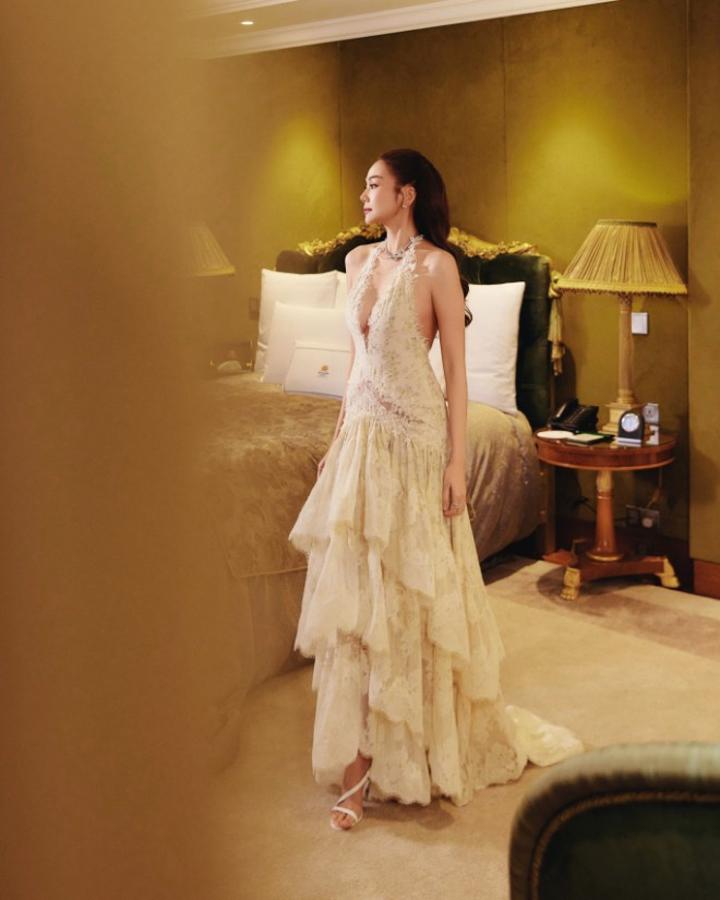 Cận cảnh bộ trang sức hơn 5 tỷ mà Thanh Hằng mang đi sự kiện