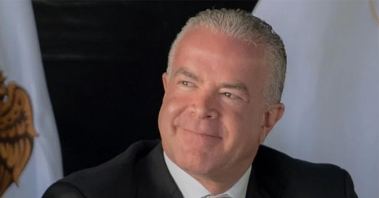 Chủ tịch Miss Universe bị truy nã