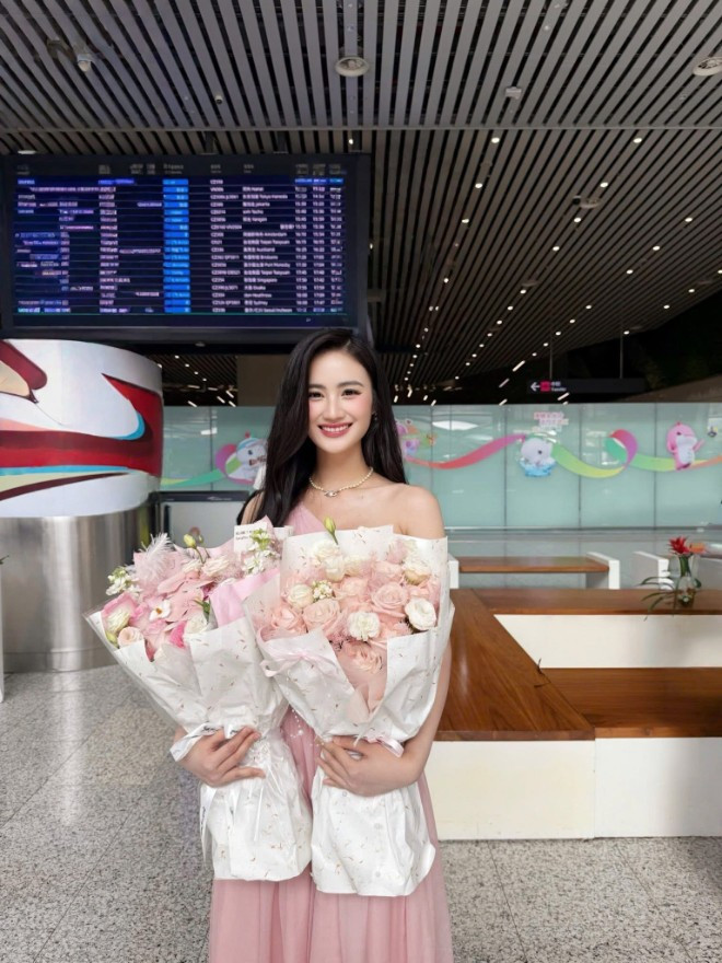 Hành động âm thầm của bạn trai dành cho Hoa hậu Ý Nhi