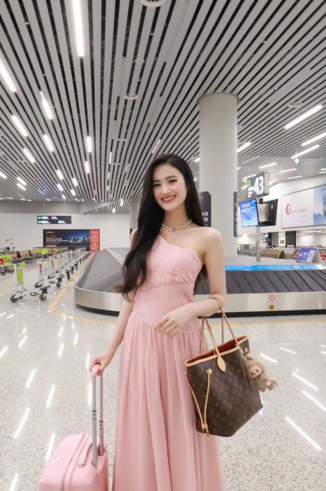 Hành động âm thầm của bạn trai dành cho Hoa hậu Ý Nhi