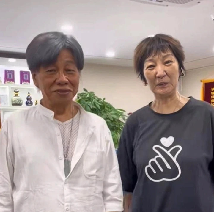 Nhan sắc hiện tại của Tuyết Lê (bên phải) khiến nhiều người tiếc nuối.