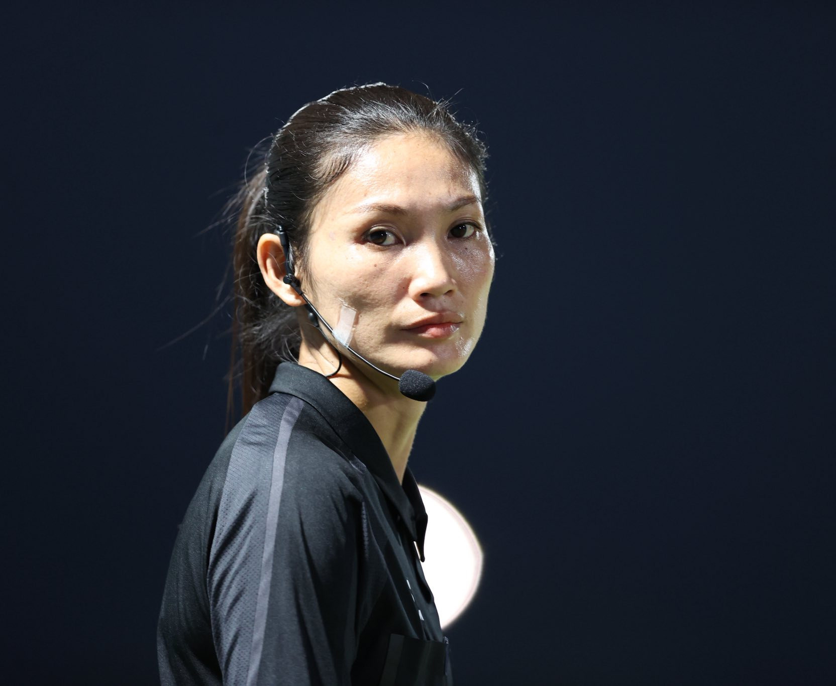 Phản ứng của trọng tài Lào sau quyết định gây tranh cãi trận Việt Nam gặp Philippines