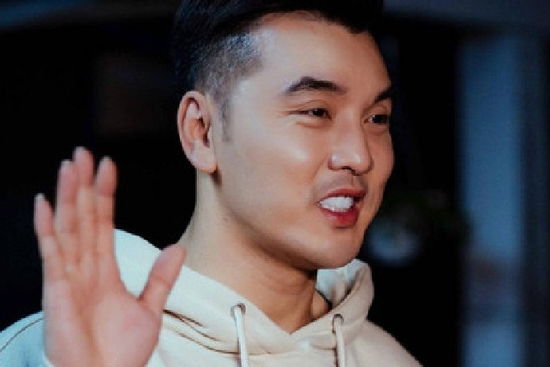 Ưng Hoàng Phúc đáp trả