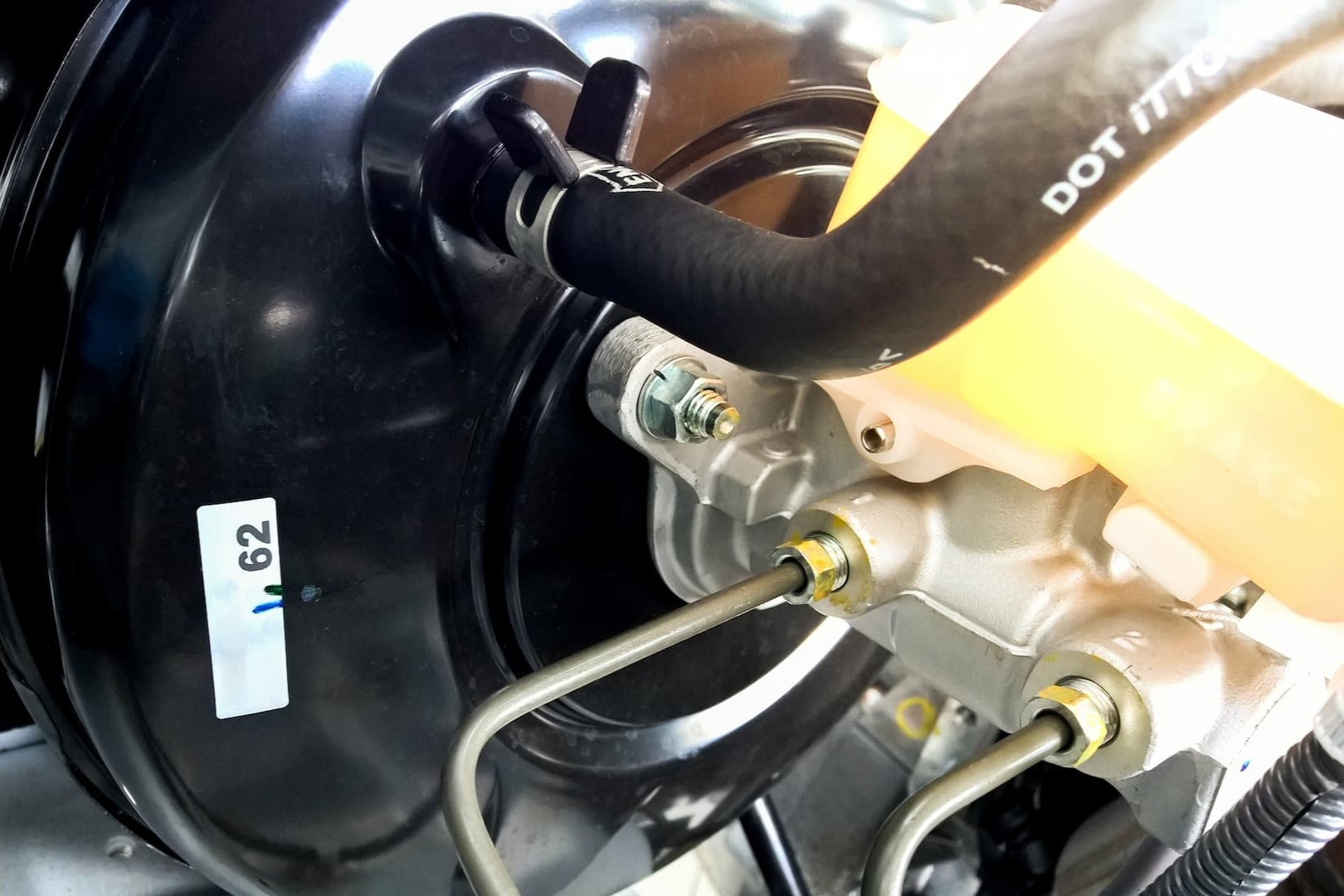 xi lanh phanh chinh.jpg