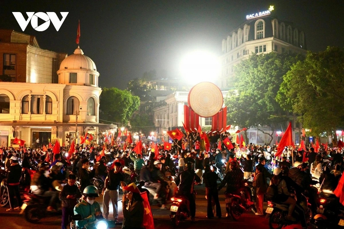 camera ai co phat nguoi nguoi vi pham khi di bao an mung u22 viet nam vo dich hinh anh 1