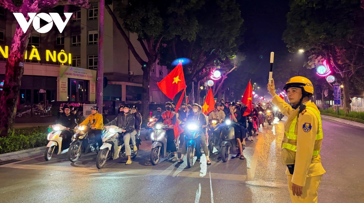 camera ai co phat nguoi nguoi vi pham khi di bao an mung u22 viet nam vo dich hinh anh 2