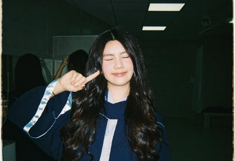 Nhan sắc xinh đẹp của con gái MC Quyền Linh trong bộ ảnh tốt nghiệp