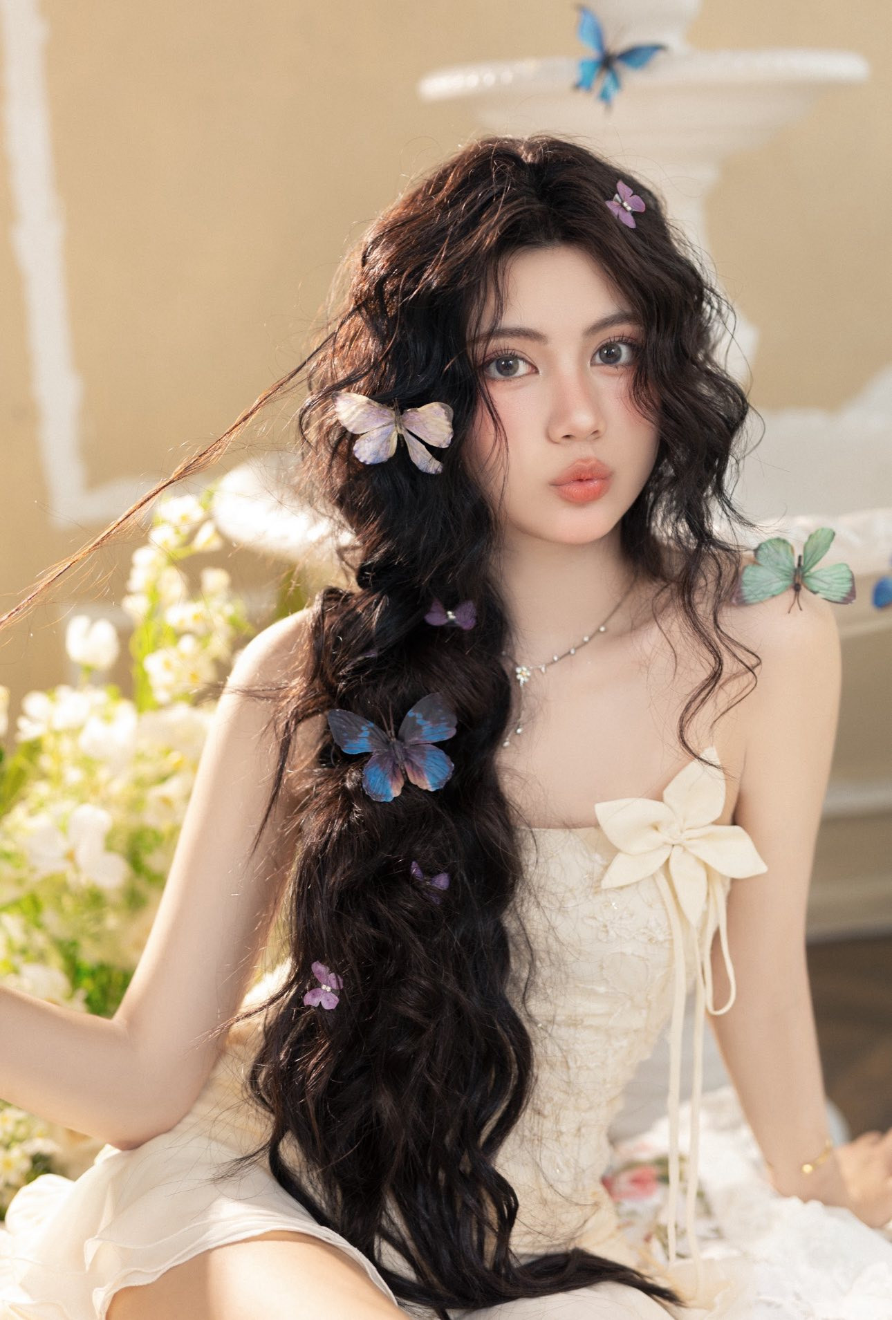 Nhan sắc xinh đẹp của con gái MC Quyền Linh trong bộ ảnh tốt nghiệp