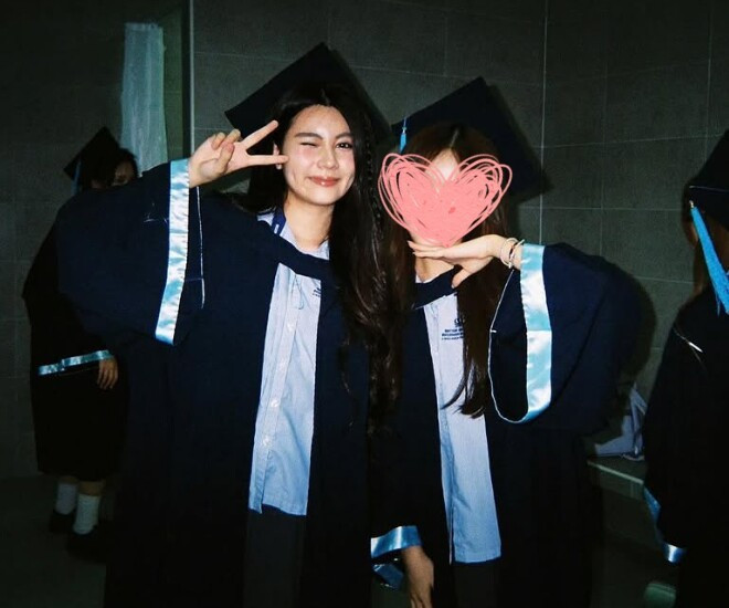 Nhan sắc xinh đẹp của con gái MC Quyền Linh trong bộ ảnh tốt nghiệp