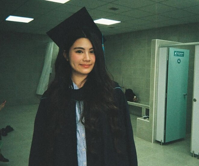 Nhan sắc xinh đẹp của con gái MC Quyền Linh trong bộ ảnh tốt nghiệp