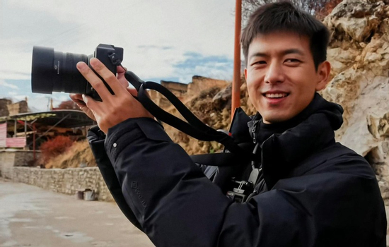 'Nam thần' Lý Hiện cải trang như ninja, săn ảnh tuyết đầu mùa ở Tử Cấm Thành