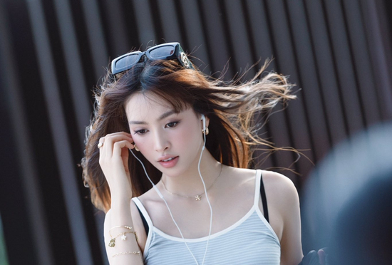 Phong cách street style 'bắt trend trạm tỷ' của Trần Tiểu Vy khiến fan xuýt xoa vì quá đẹp