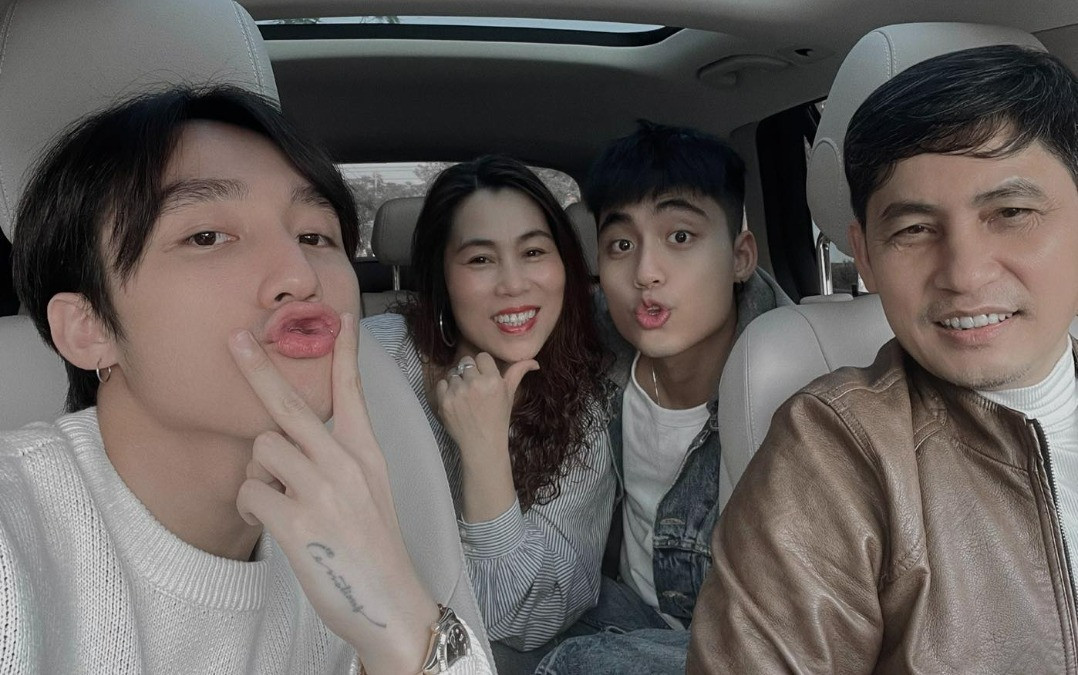 Team qua đường tóm dính bố mẹ Sơn Tùng đi bão