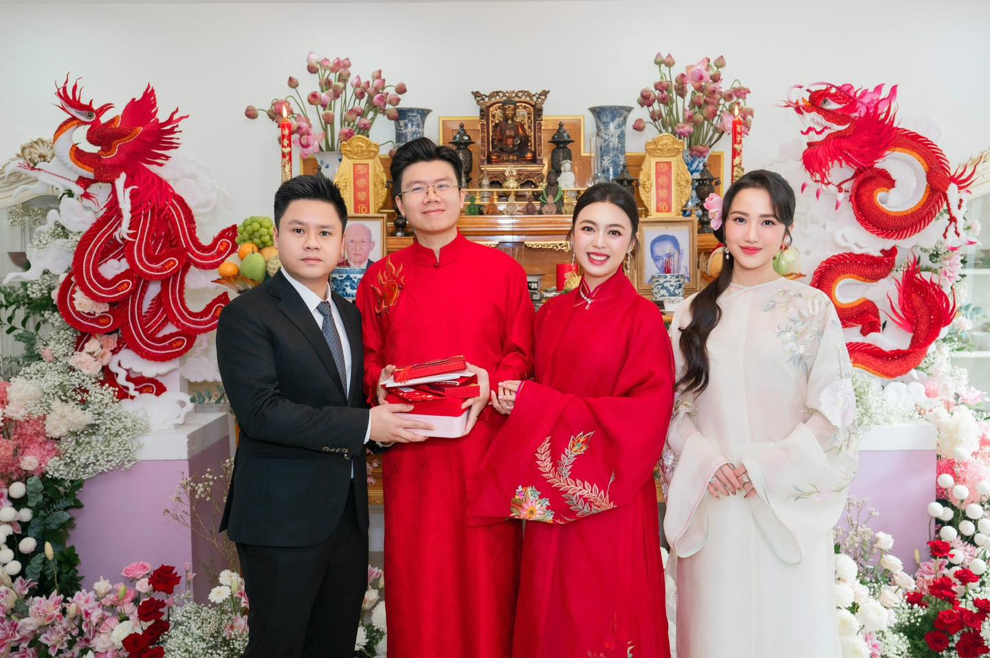 2 nhóc tì nhà ông chủ Saigon Square hiếm hoi lộ diện sinh ra đã ngậm thìa vàng