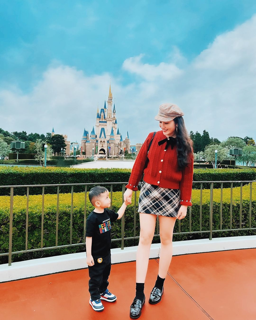 2 nhóc tì nhà ông chủ Saigon Square hiếm hoi lộ diện sinh ra đã ngậm thìa vàng