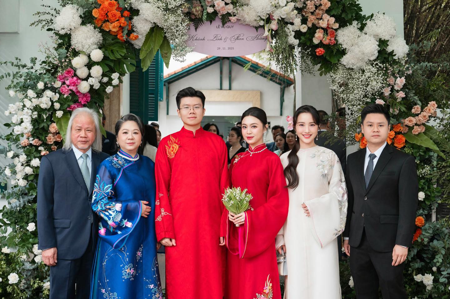 2 nhóc tì nhà ông chủ Saigon Square hiếm hoi lộ diện sinh ra đã ngậm thìa vàng