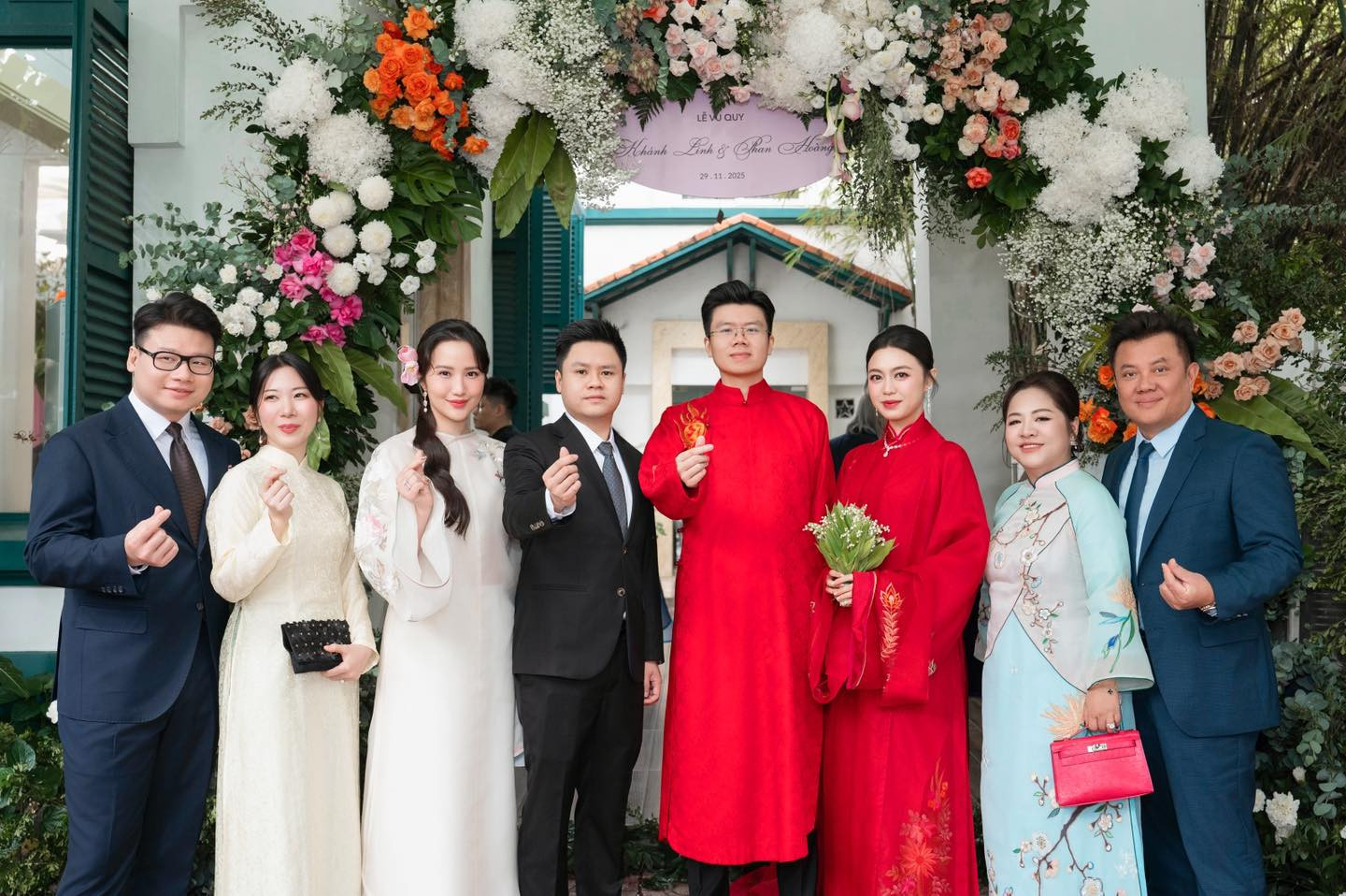 Bộ ảnh nét căng đám cưới thiếu gia Phan Hoàng 2 đại gia tộc giàu có lộ diện gây sốt