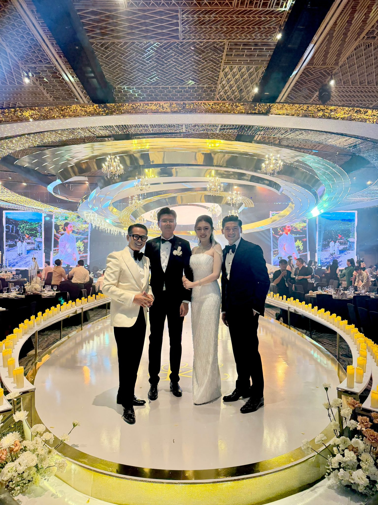 Bộ ảnh nét căng đám cưới thiếu gia Phan Hoàng 2 đại gia tộc giàu có lộ diện gây sốt