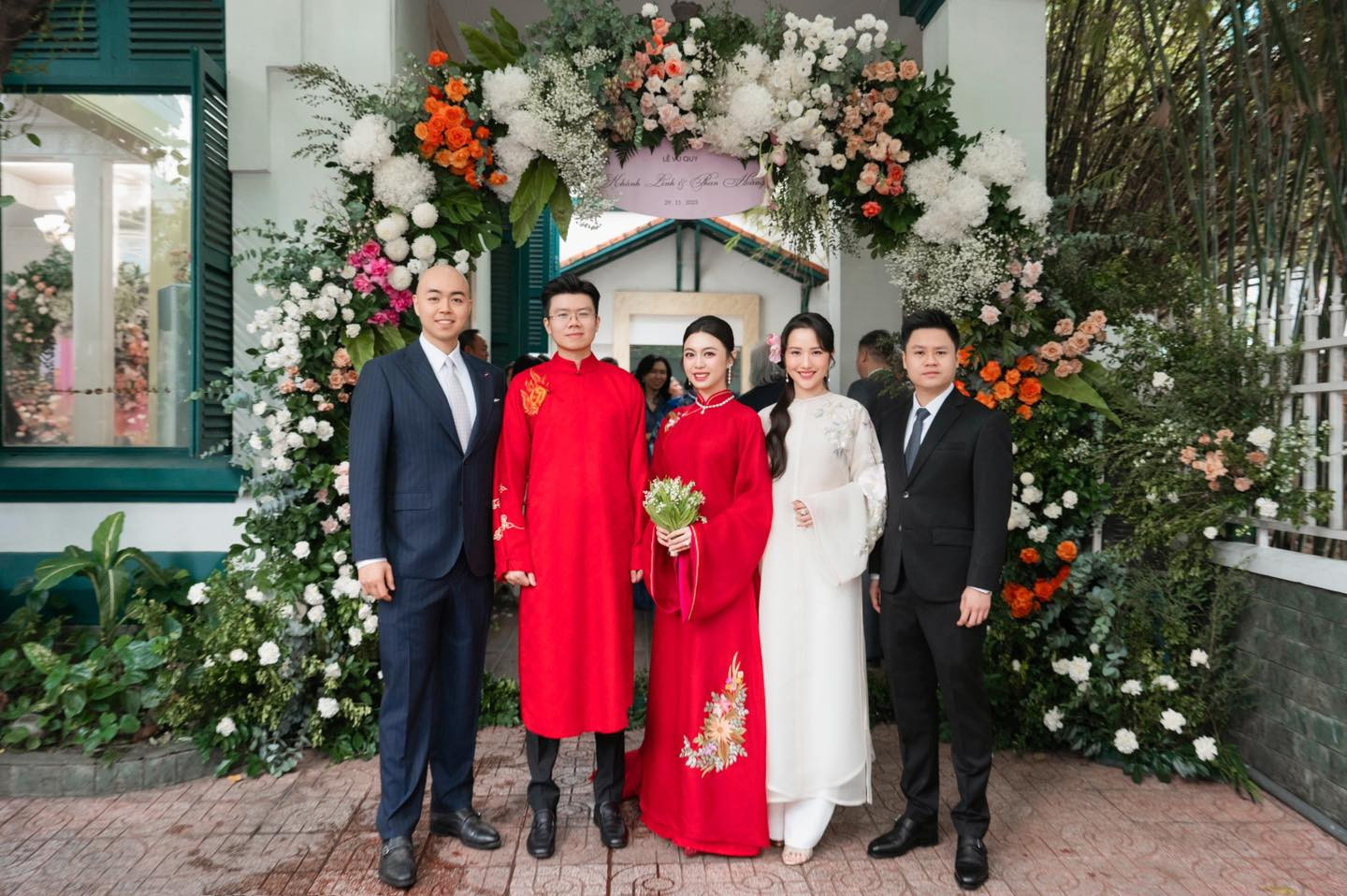 Bộ ảnh nét căng đám cưới thiếu gia Phan Hoàng 2 đại gia tộc giàu có lộ diện gây sốt