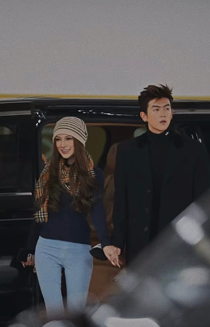 Clip Trần Quán Hy hẹn hò Angela Baby thu hút hàng triệu lượt xem