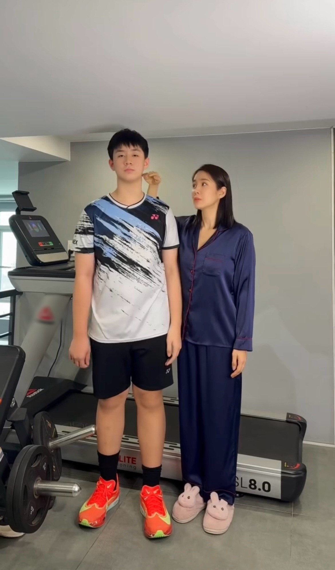 Con trai Lê Phương 13 tuổi vượt mốc 1m8 cao đụng trần nhà ngoại hình chuẩn soái ca