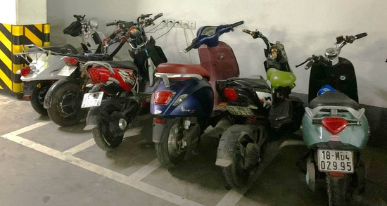 Hà Nội cấm xe máy xăng, chung cư lo thiếu chỗ sạc xe điện, chủ nhà trọ lúng túng