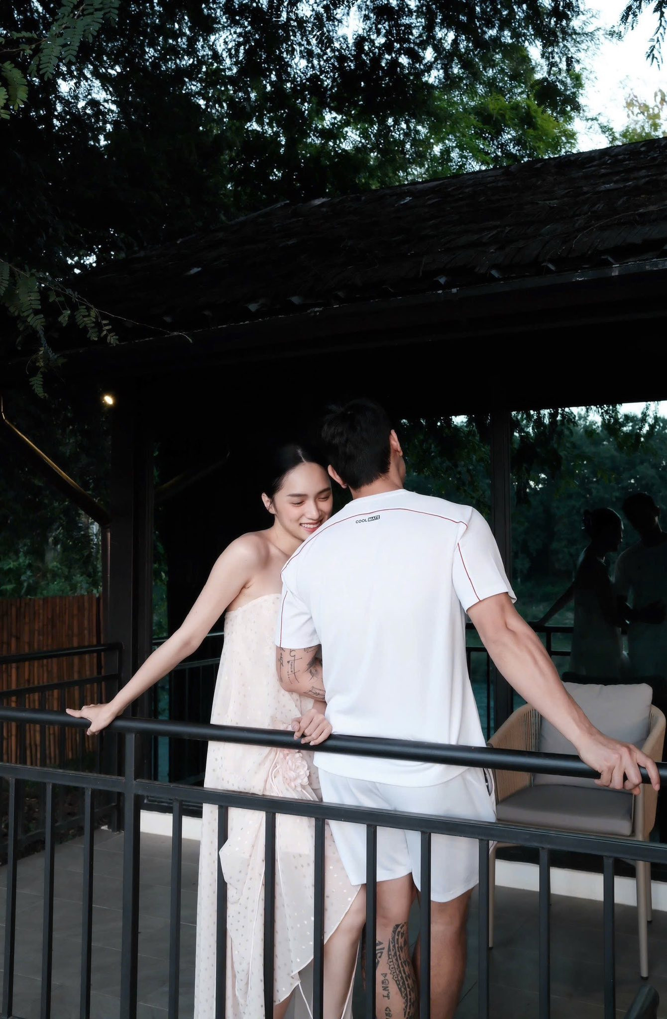 Hương Giang đi hâm nóng tình cảm bên Phú Cường khoảnh khắc tình tứ gây sốt