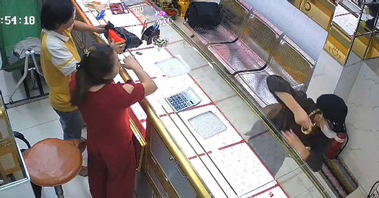 Lời khai của kẻ cướp tiệm vàng liều lĩnh, dọa tự sát khi bị truy bắt
